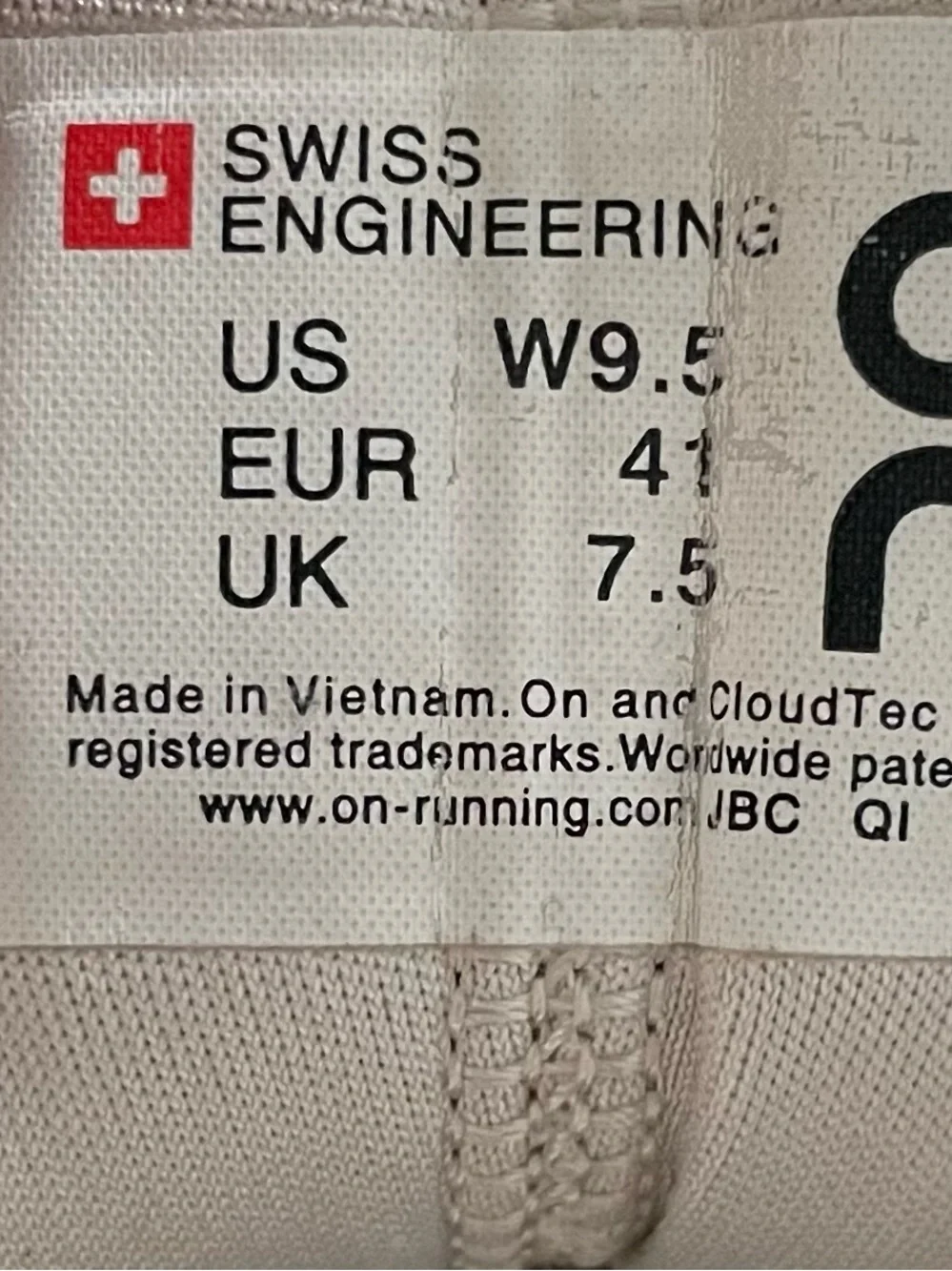 Women Size 9.5 On Cloud Hi Edge Sand Pearl Running Shoe CloudTec